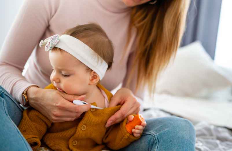 Mal de dents chez bébé : quels remèdes de grand-mère sans danger ?-L'enfant dans la nature